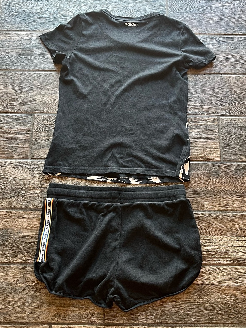 Adidas butterfly drawstring shorts & matching butterfly t-shirt L - Picture 2 of 8
